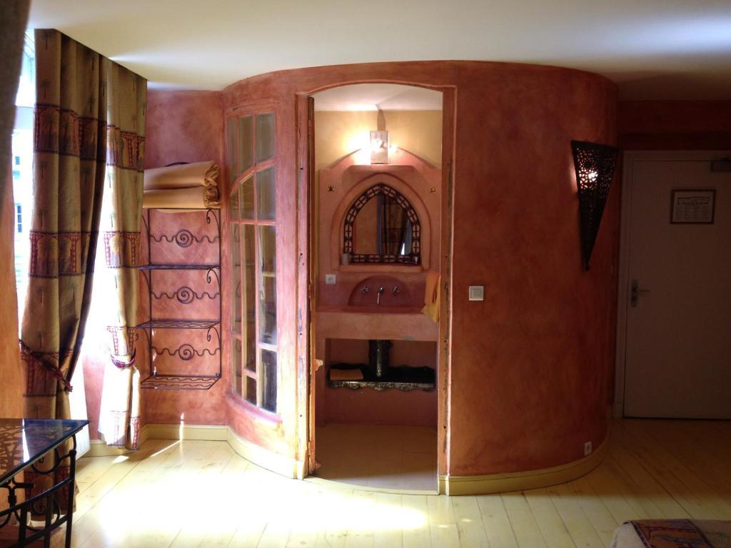 Hotel L'Astrolabe Олорон-Сент-Марі Номер фото